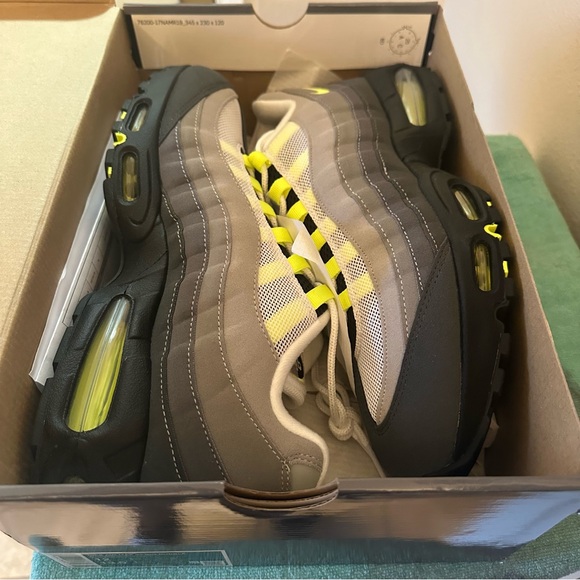 🔥🔥Nike Men's Air Max 95 in Gray with Neon Yellow Accents🔥🔥SZ 12